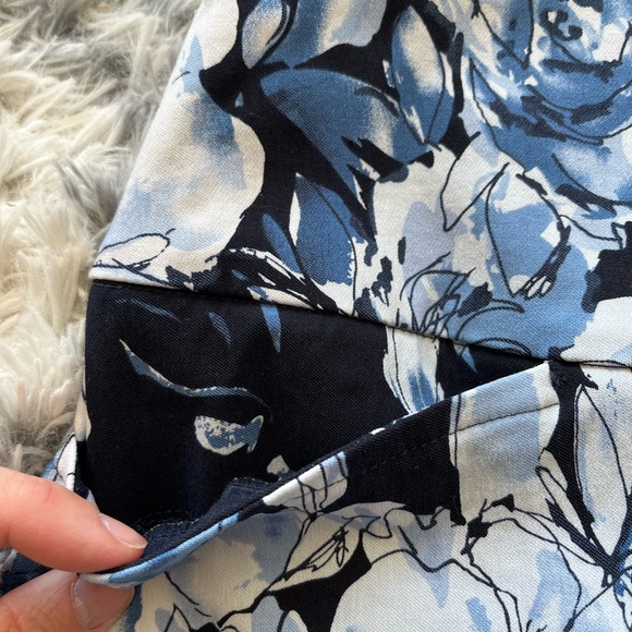 Tennis skirt with blue/white floral design, comfortable material inside, pockets - Picture 4 of 6